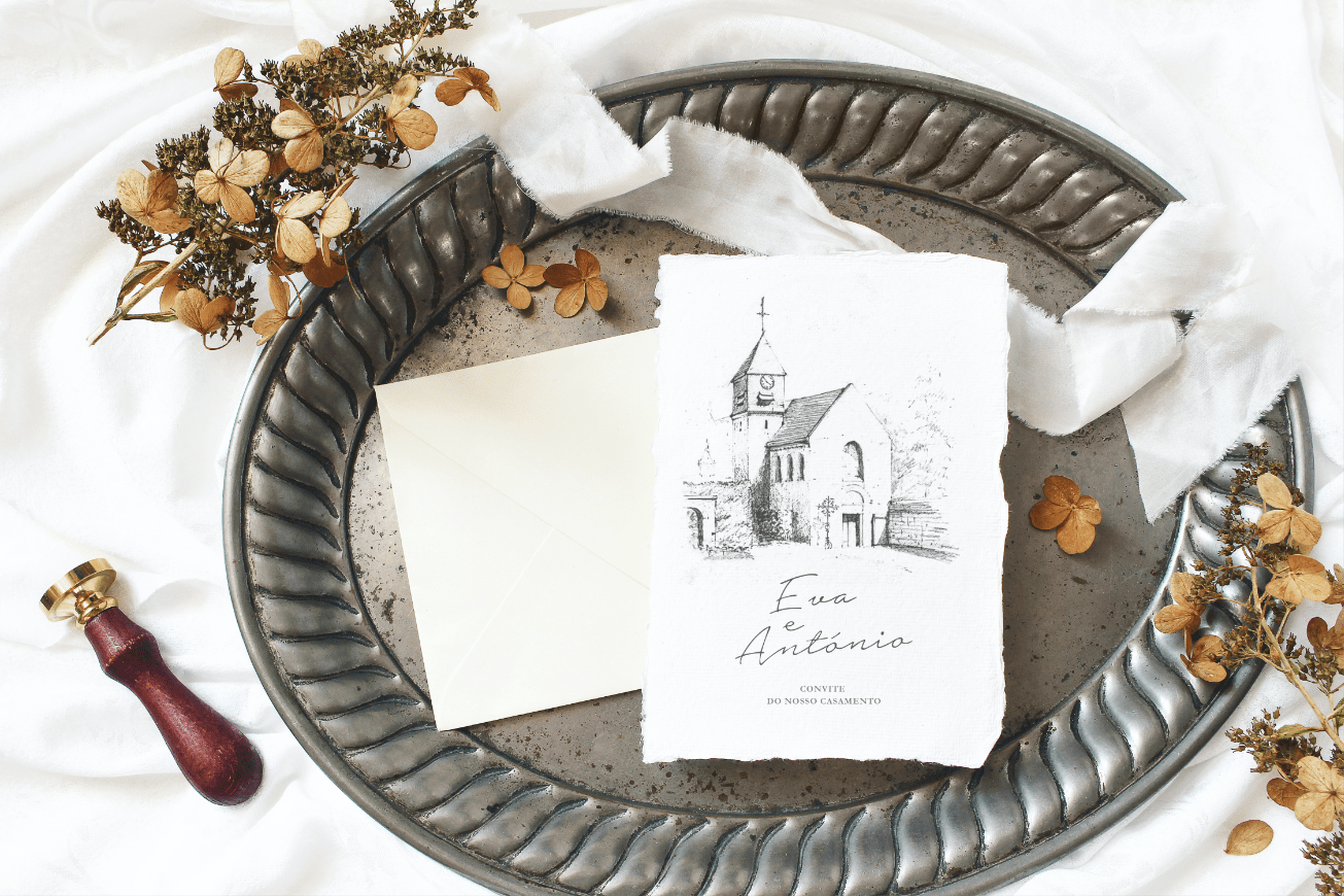 Convite de casamento branco de estilo ilustrativo com ilustração feita a mão numa bandeja prateada