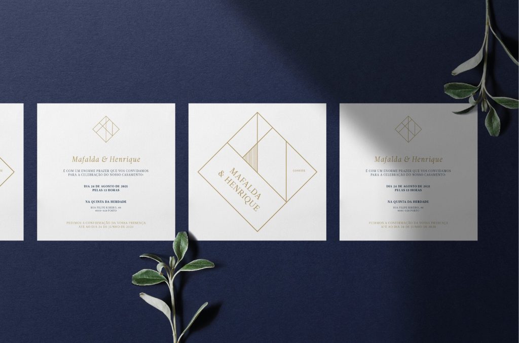 Convites de casamento de estilo geométrico brancos com tipografia e grafismo dourado em formato quadrado