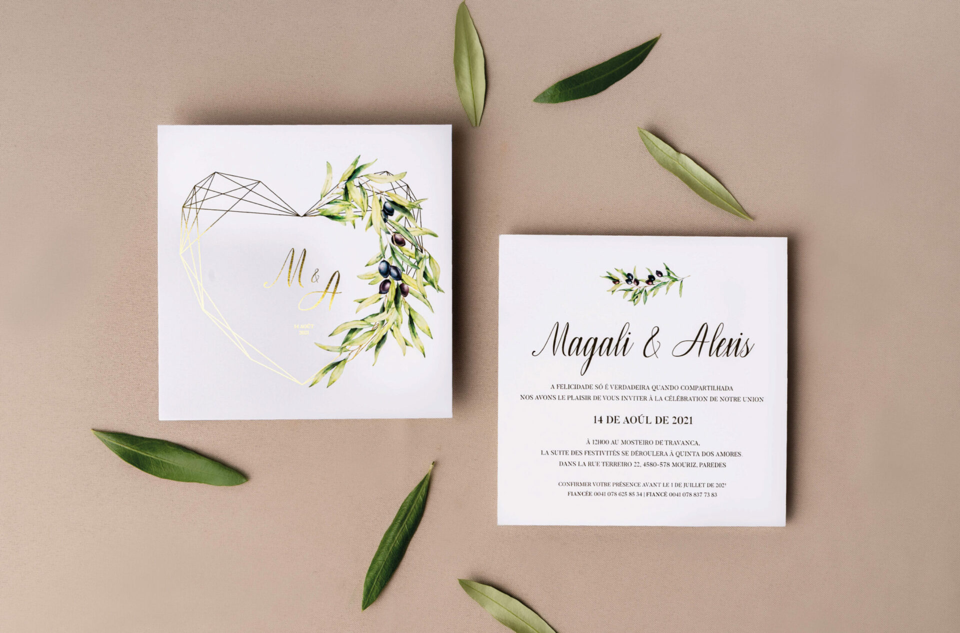 Convite de Casamento branco de estilo geométrico com ilustração de folhas de oliveira e com envelope verde e lacre dourado